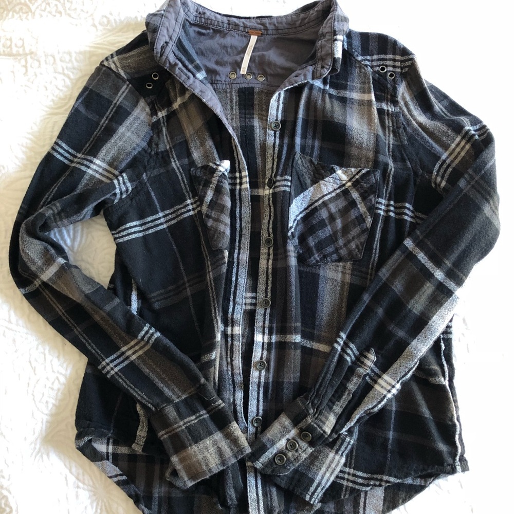 FREE PEOPLE GREY AND BLACK BUTTON DOWN SHIRT